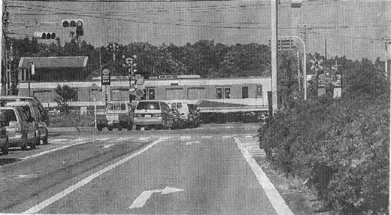 立体化する前の乙子交差点と、関東鉄道常総線の踏切