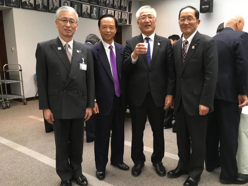 任期中最後の議会の写真 2