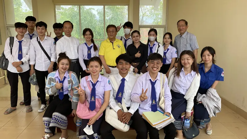 ラオスのスパヌヴォン大学を訪問の写真 2