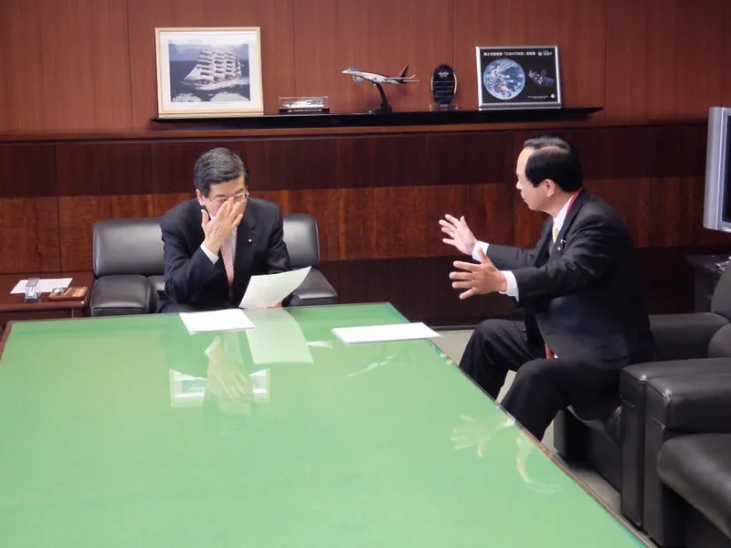 石井国交大臣に桜プロジェクトを提言の写真 2