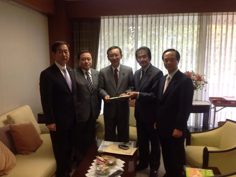 谷垣幹事長を訪問の写真 1
