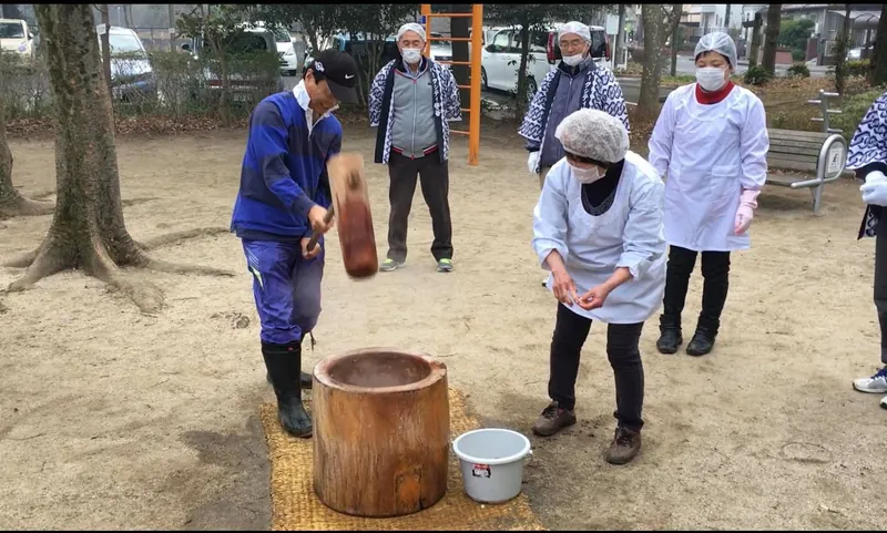 みずき野町内会の餅つきの写真 1