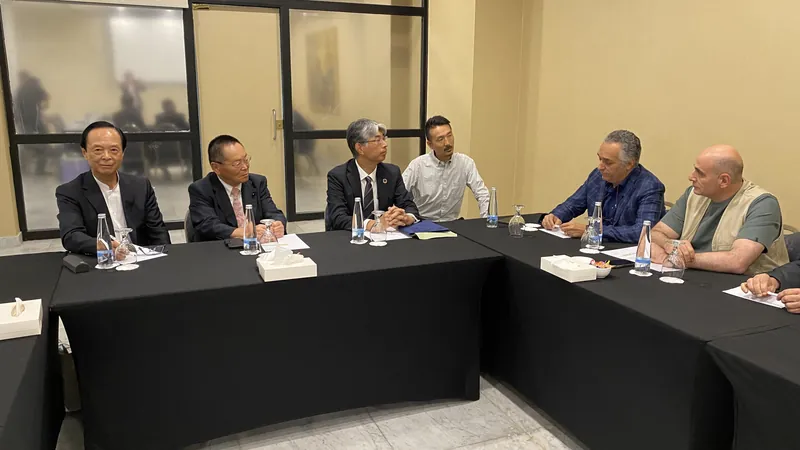ヨルダン観光・考古大臣と会談の写真 2