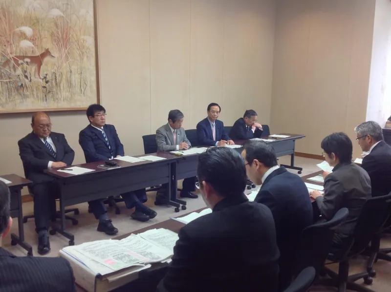 政調会を招集するの写真 1