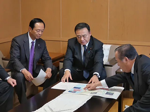 石井啓一国土交通大臣へ要望の写真 2