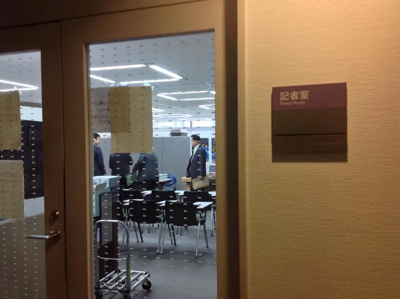 重要政策大綱を知事に提出の写真 3