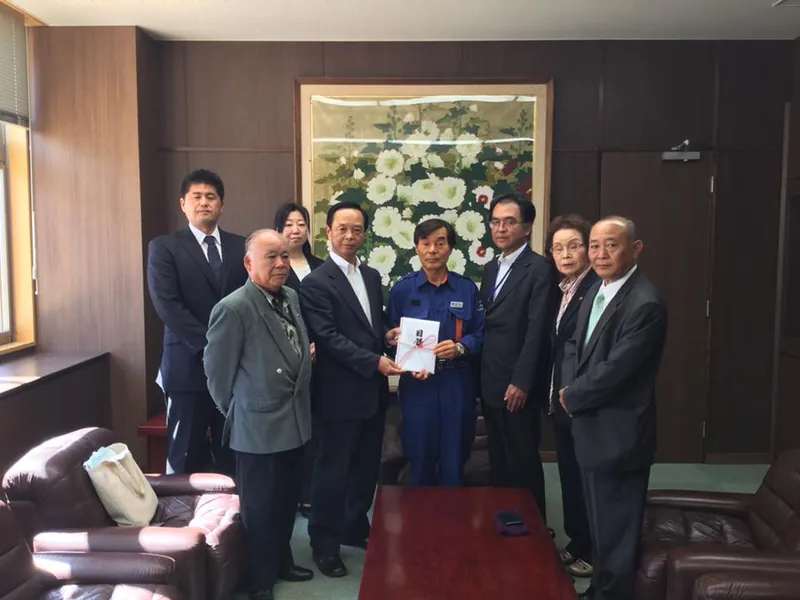 常総市に義援金をお届けいたしましたの写真 1