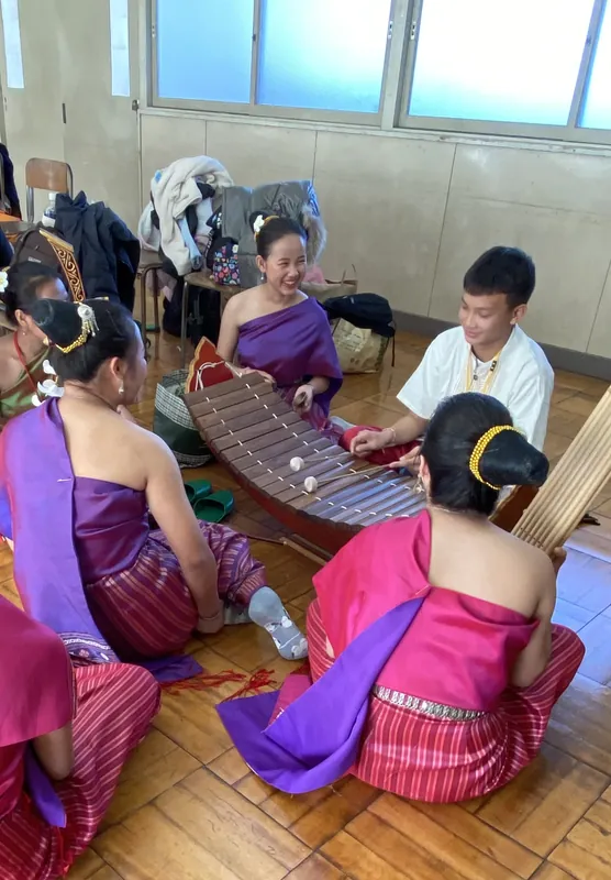ラオスの踊りと日本一の剣道の写真 3