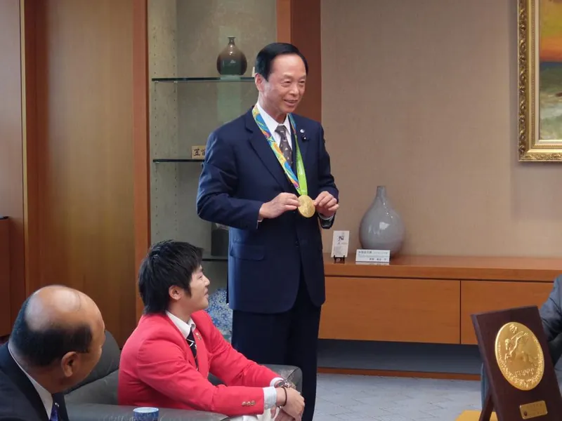 金メダリスト山室光史選手の写真 2