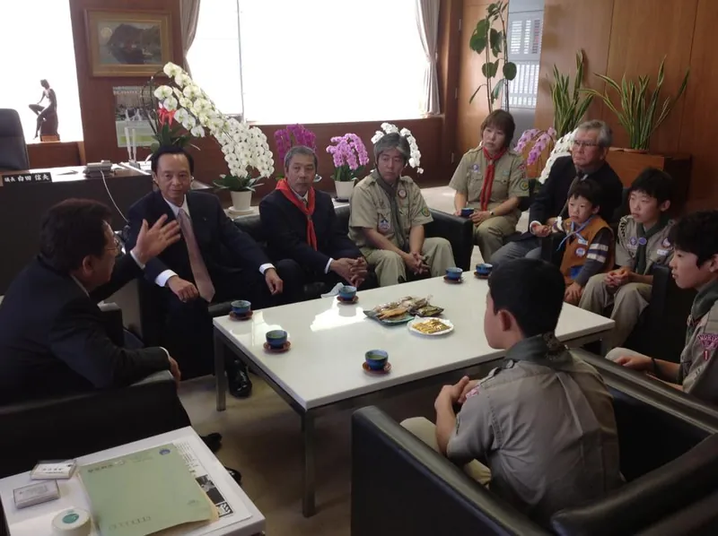 橋本知事に義援金の贈呈　ボーイスカウト守谷第一団の写真 7