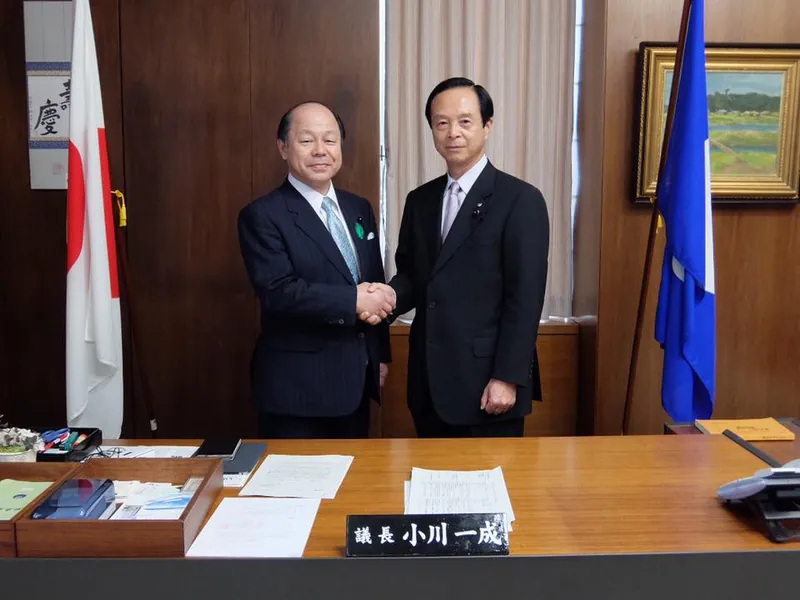 新潟県議会の皆さんの写真 1