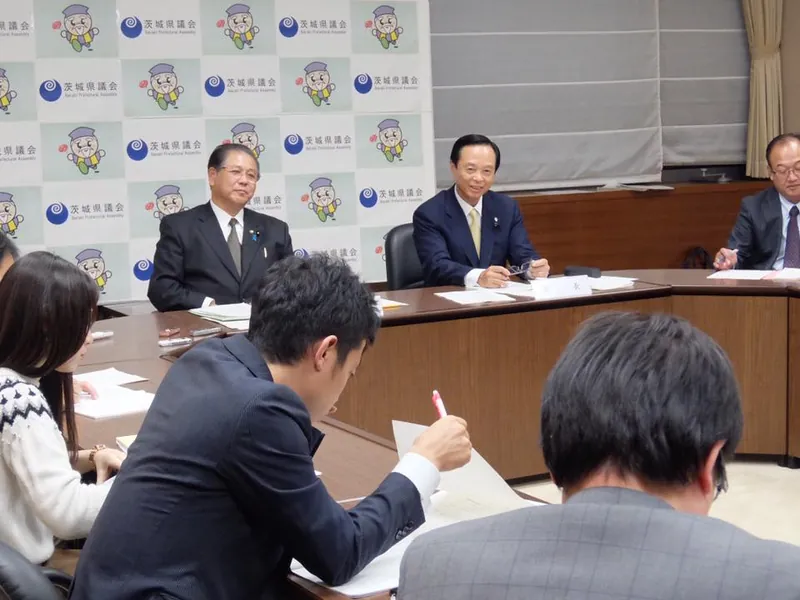正副議長の記者会見の写真 1