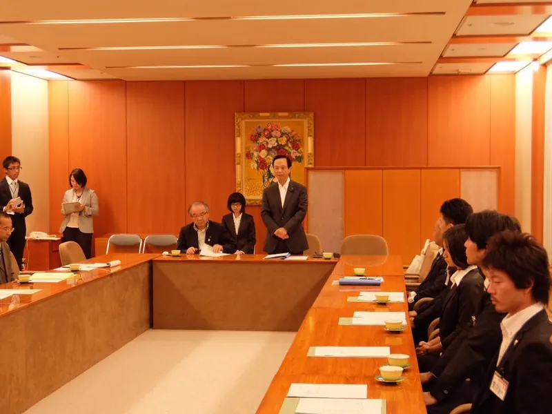 協力隊２次隊の知事表敬訪問の写真 1
