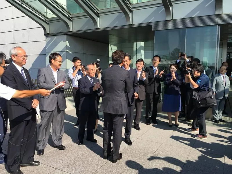 大井川知事　初登庁の写真 2
