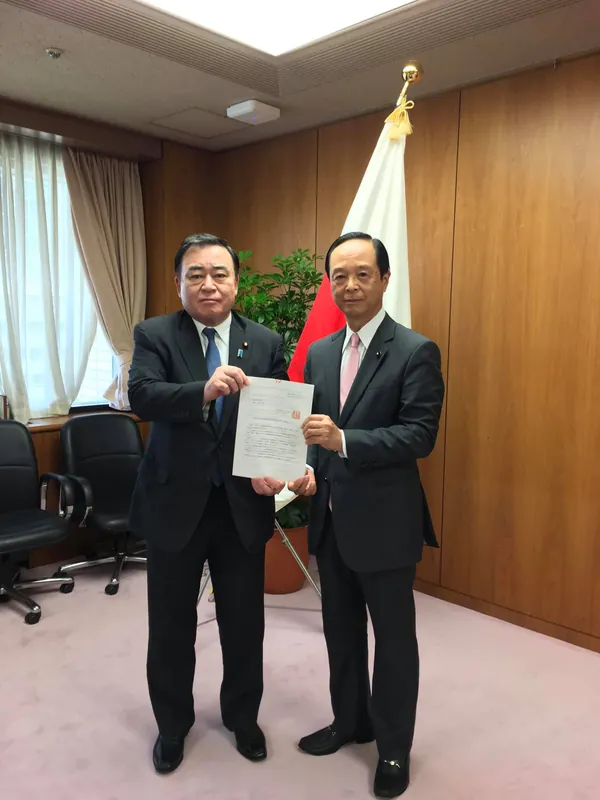 梶山経済産業大臣にお会いして「小規模事業者対策等に関する要望」をいたしました。の写真 2