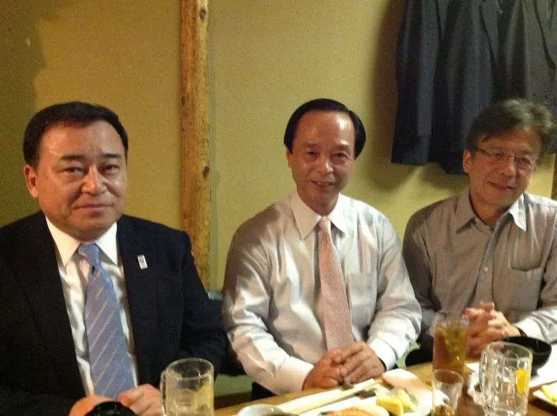 梶山 国交副大臣(左) 中島 復興庁事務次官(右)