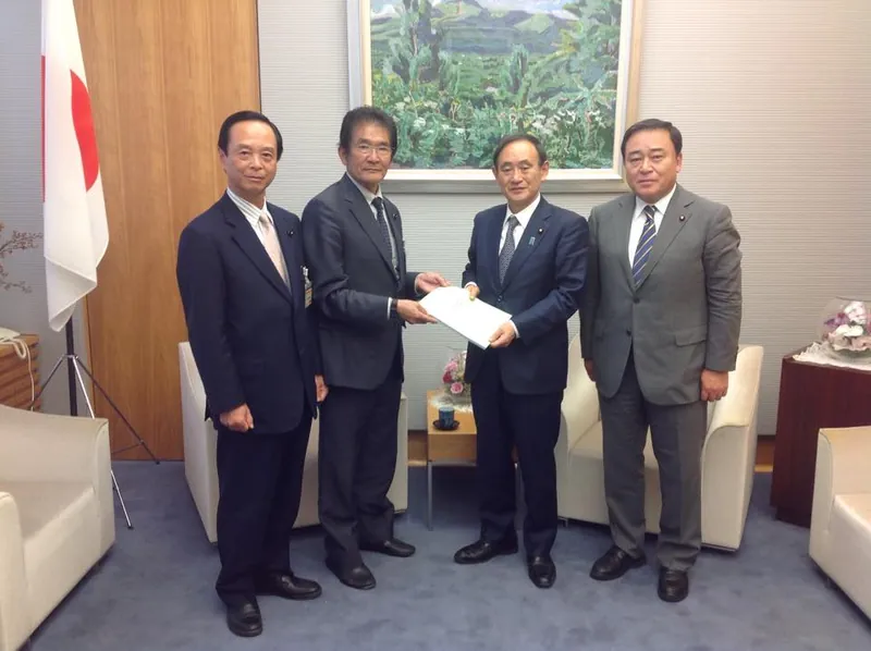 総理官邸に菅官房長官を訪問の写真 1