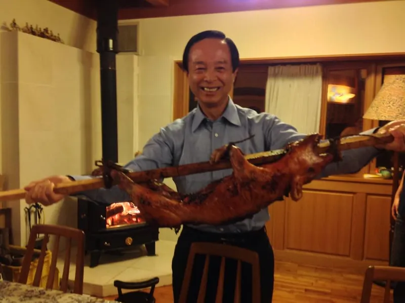 子豚の丸焼きにビックリの写真 1