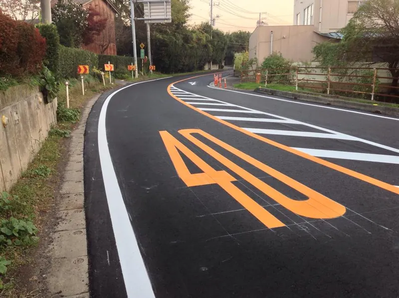 市内各地で県道の改修工事が行われていますの写真 3