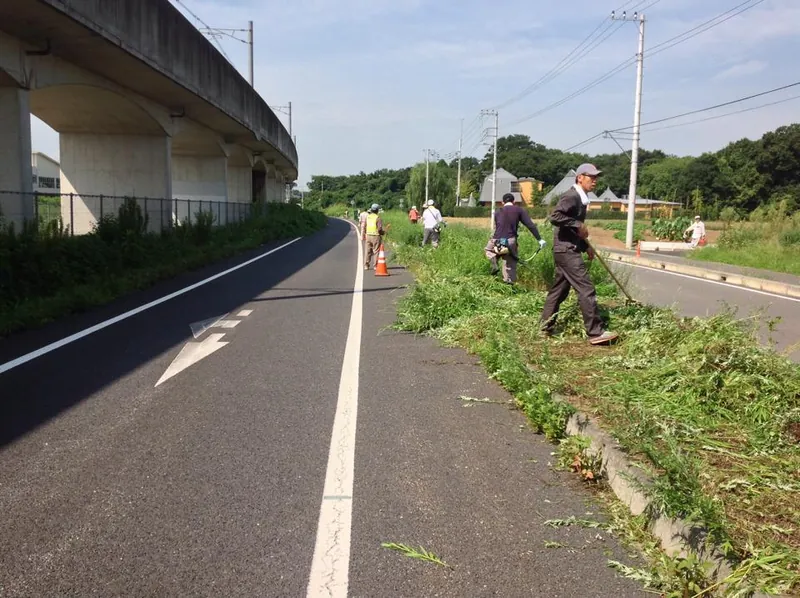 通学道路の草刈りの写真 3