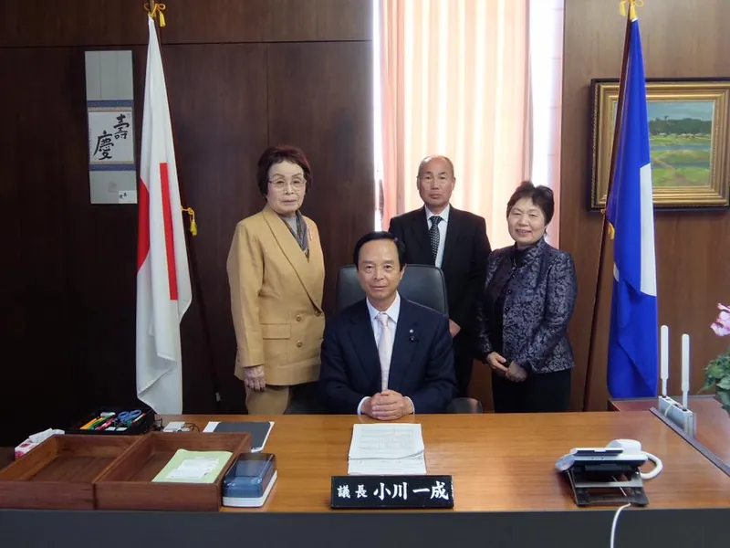 議長室にお客さんの写真 1