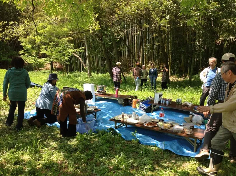 エルサルバドル大使とタケノコ堀りの写真 7