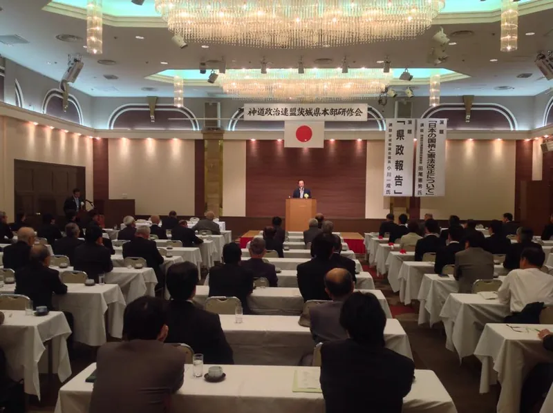 政調会長として県政報告をするの写真 2
