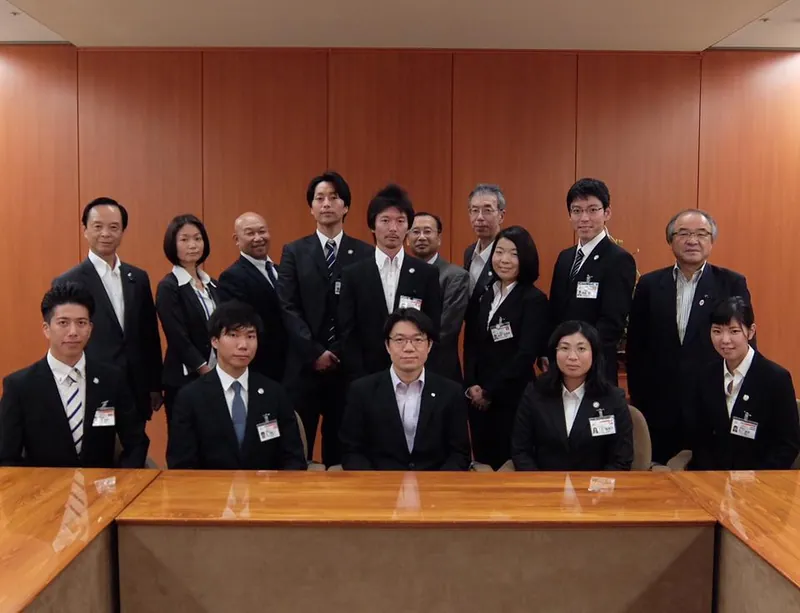 協力隊２次隊の知事表敬訪問の写真 2