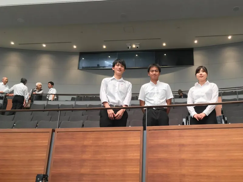 県議会を傍聴の写真 1