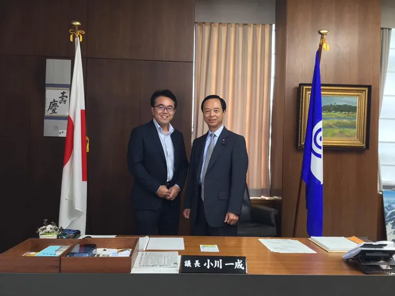 県国際課長の離任の写真 1