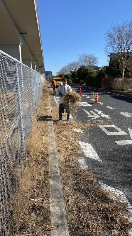 道路の草刈りの写真 3