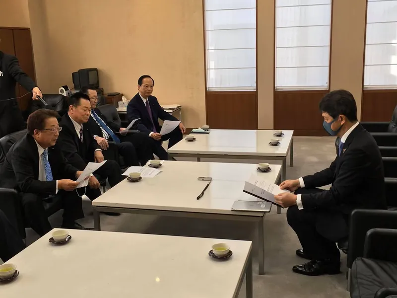 知事に緊急要望の写真 1