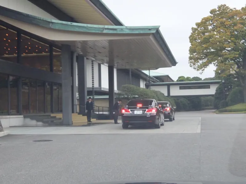 皇居で弔問記帳の写真 2