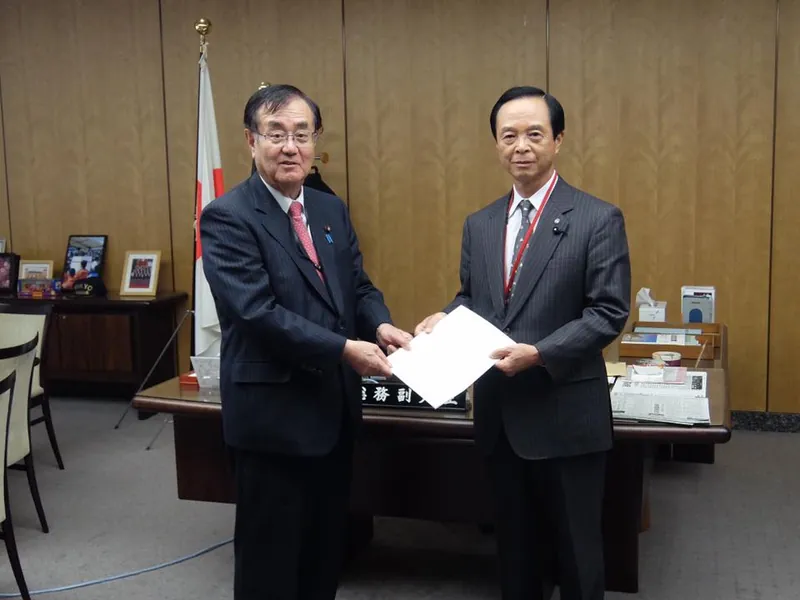 財務省と総務省へ意見書を提出の写真 3