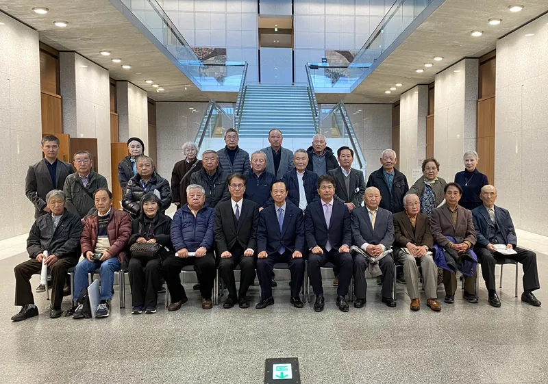 知事との論戦の写真 1