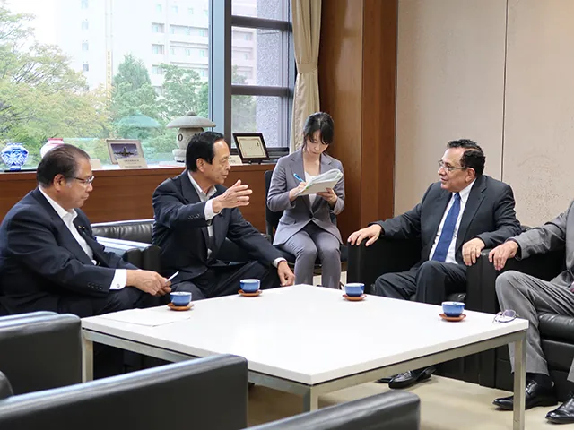 エスカラ駐日ペルー共和国特命全権大使の写真 3
