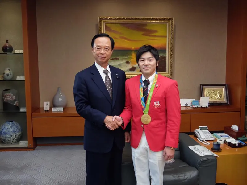 金メダリスト山室光史選手の写真 1