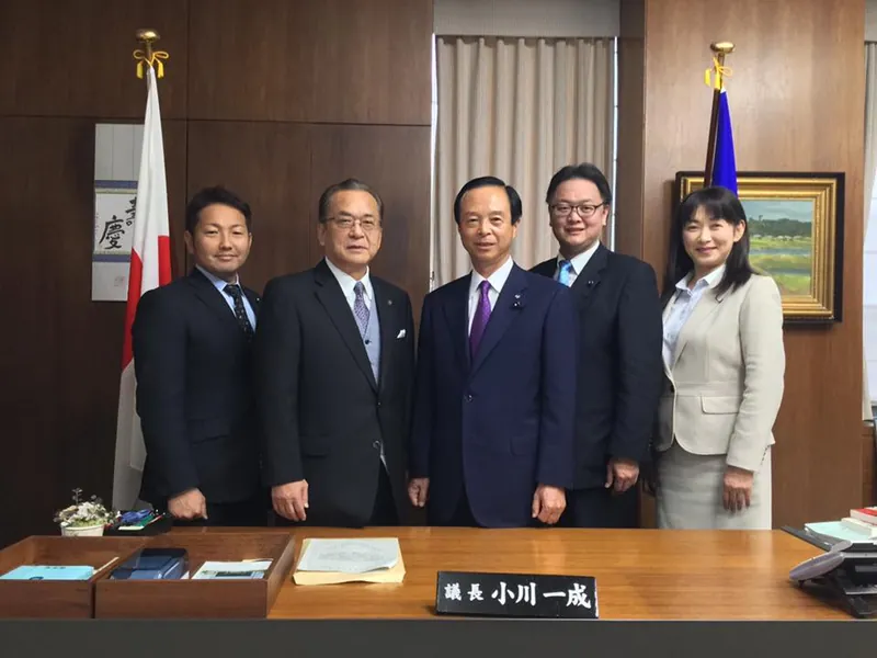 議長室に珍しい来客の写真 1