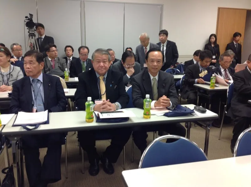 隣は旧知の森高愛媛県議会議員