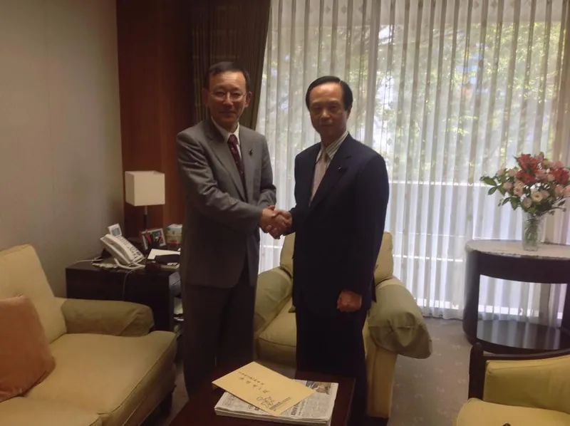 谷垣幹事長を訪問の写真 2