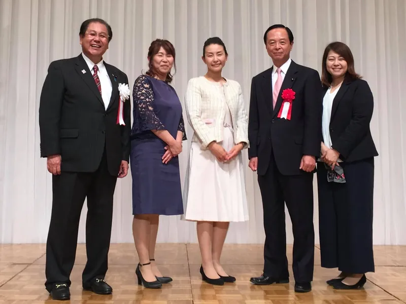 議長を支えた美人達の写真 2