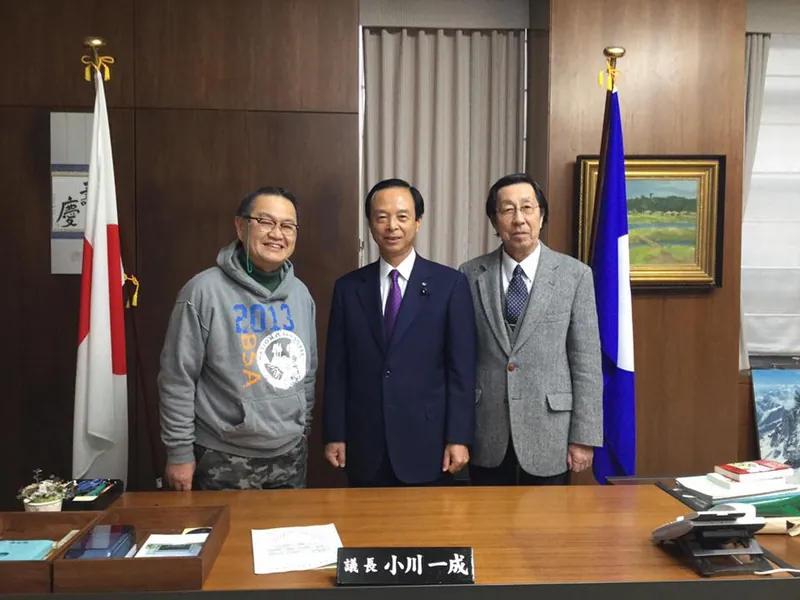議長室に珍しい来客の写真 2