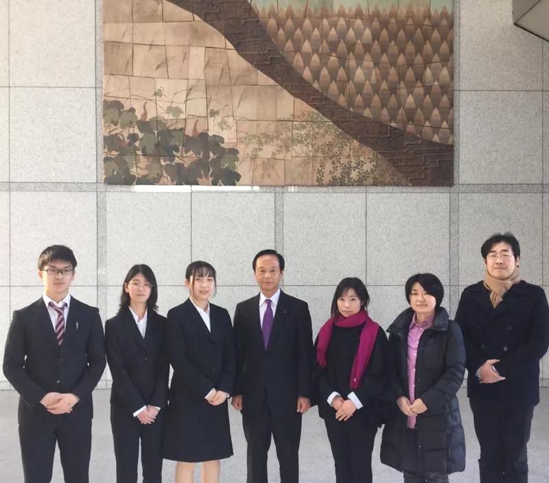 筑波大のインターン生が議会傍聴の写真 1
