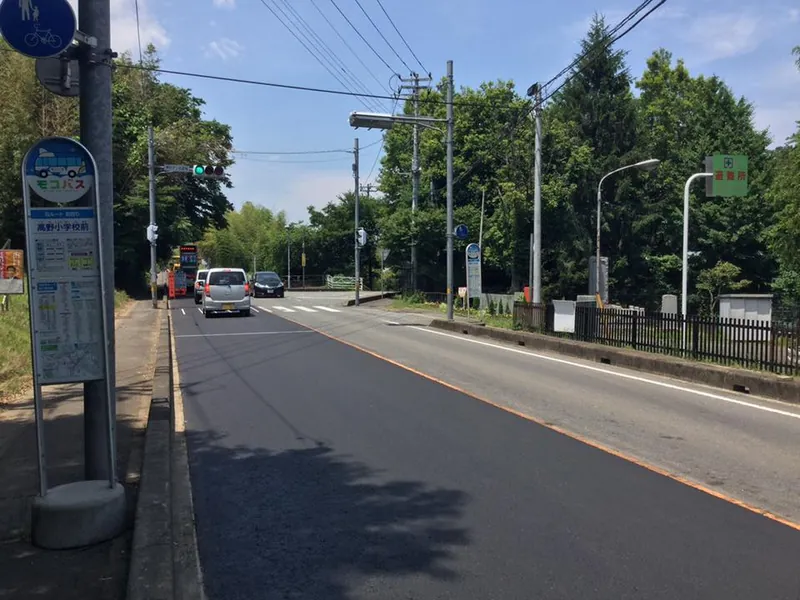 高野小学校前の県道を修理しましたの写真 2