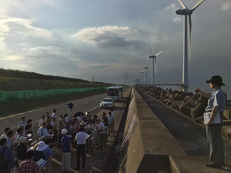 青山ゼミの視察　洋上風力発電所の写真 1