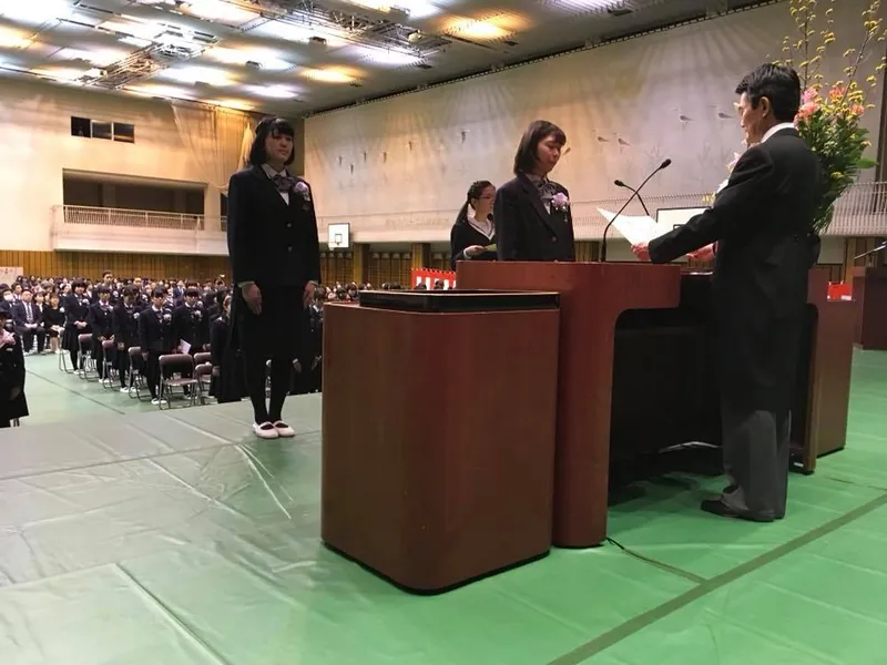 見事な卒業証書授与式の写真 2