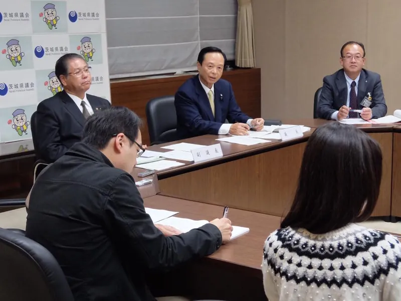 正副議長の記者会見の写真 2