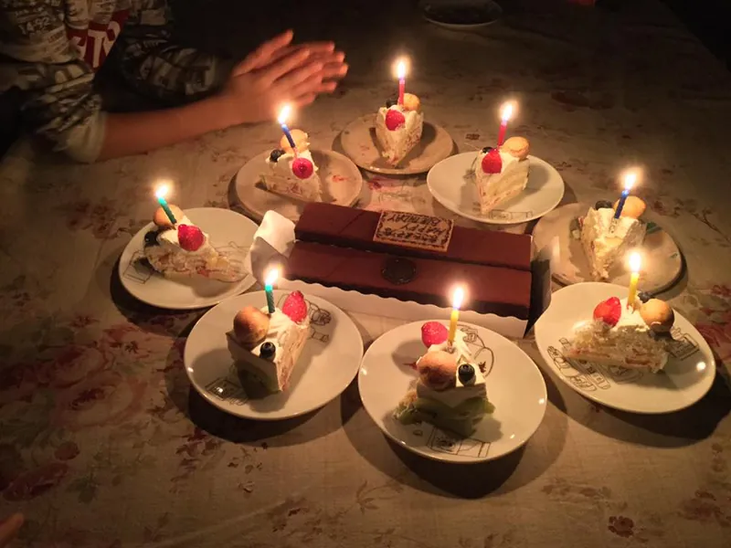 孫二人の誕生祝いの写真 1