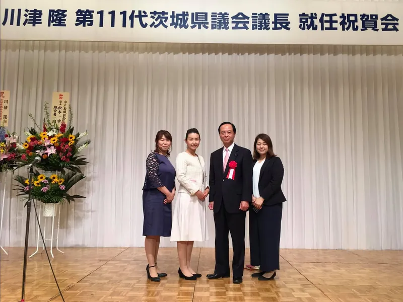 議長を支えた美人達の写真 1