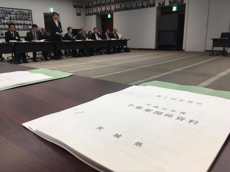 知事から説明を受けるの写真 1